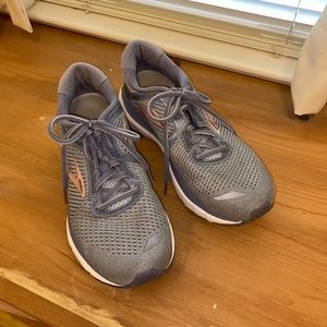 Brooks Adrenaline, Womens size 10